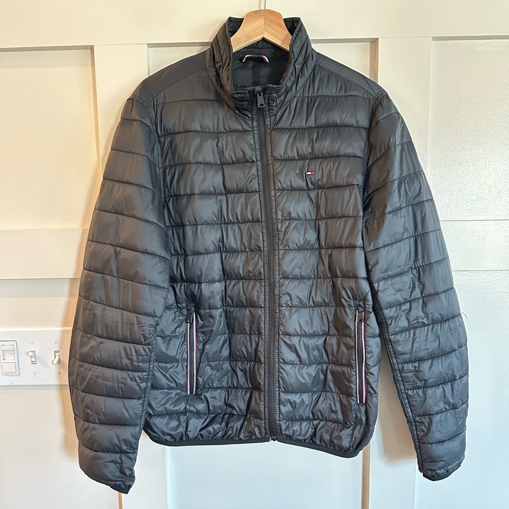 Tommy Hilfiger Men's black Puffer Jacket small